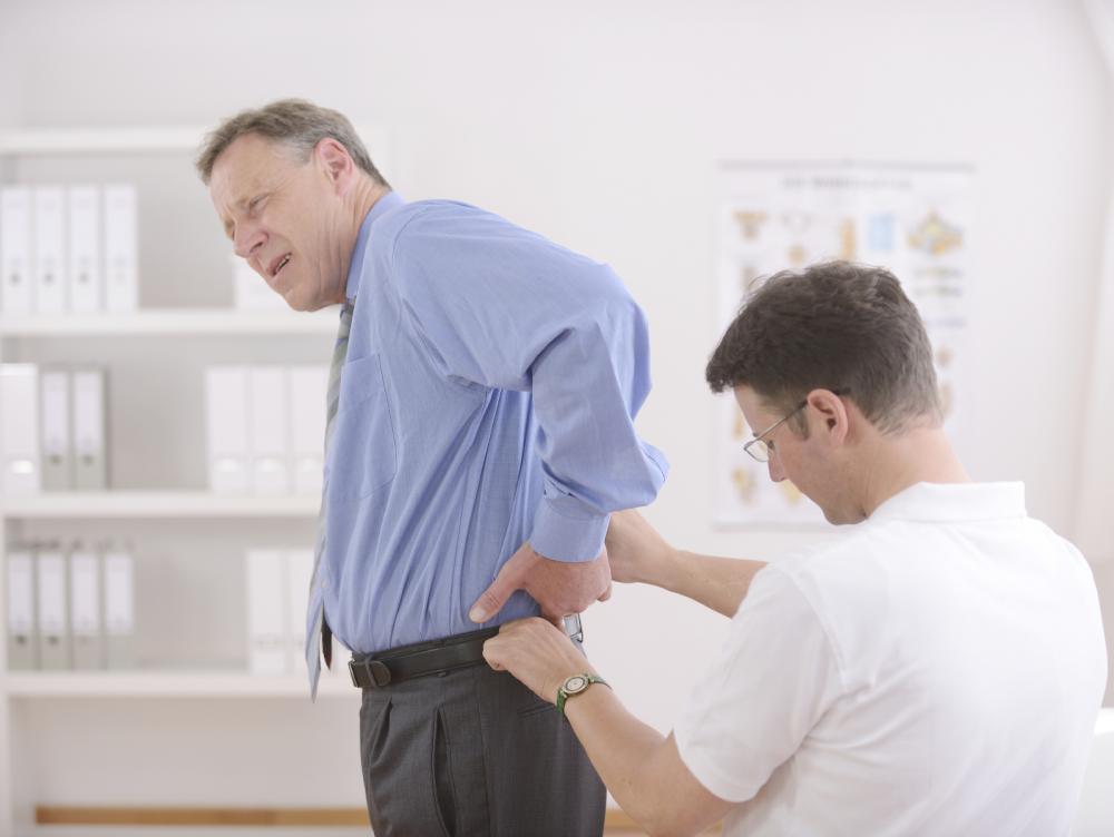 chiropractor treating patient with herniated disc